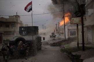Категория «Срочные новости», третье место в номинации «Отдельная фотография». Битва за Мосул. Наступление иракских войск и их союзников на крупнейший город под контролем «Исламского государства» началось в ноябре 2016 года