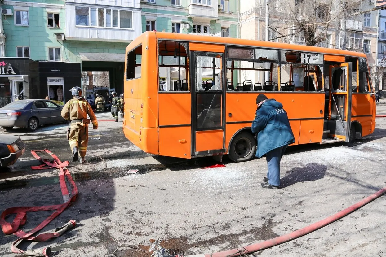 В Донецке после взрыва ракеты погибли люди. Кремль пригрозил штурмом  украинских городов. А в эфире Первого канала — антивоенный протест Главное  о девятнадцатом дне войны — Meduza