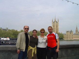 Pablo González and his father Alexey Rubtsov in London in 2008 