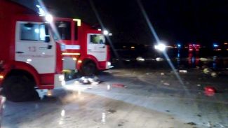 Пожарные машины на месте авиакатастрофы в Ростове-на-Дону