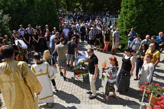 Массовые протестные акции проходили во многих других городах Беларуси. В Гомеле также состоялось прощание с Александром Вихором — одним из двух погибших во время разгона акций протеста в стране.