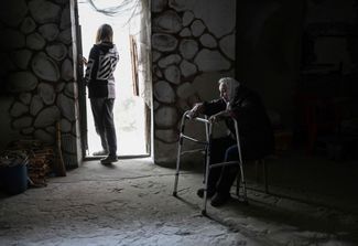 90-летняя Любовь в подвале своего дома в Северске