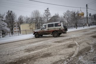 Автомобиль Красного Креста в Купянске