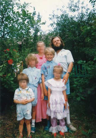 Сергей Никологорский с женой и детьми