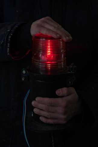 Проверка работы навигационных фонарей на обстановочной станции Беломорканала, январь 2018 года
