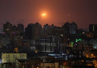 Взрыв ракеты в небе над Киевом