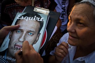 Встреча Алексея Навального с избирателями во время кампании по выдвижению в мэры Москвы. 21 августа 2013 года