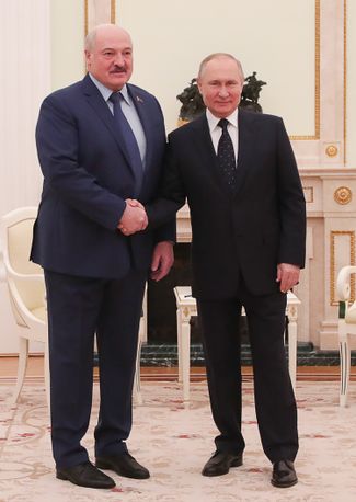 Владимир Путин и Александр Лукашенко во время встречи в Кремле