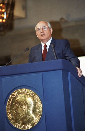 Mikhail Gorbachev delivers his Nobel Lecture in Oslo. June 5, 1991.