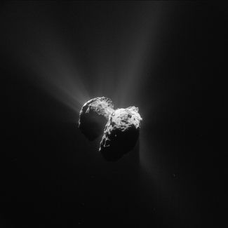 Комета Чурюмова-Герасименко со 152-километрового расстояния. 8 июля 2015 года.