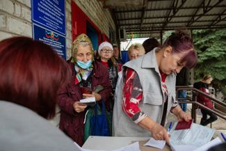 People waiting to “vote” in the “referendum” in the self-proclaimed Luhansk People’s Republic. September 23, 2022