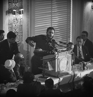 Кастро выступает перед членами Национального пресс-клуба США в Вашингтоне. 20 апреля 1959 года