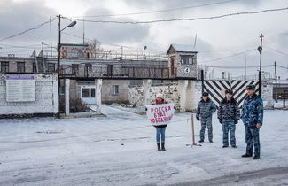 Пикет в поддержку Ильдара Дадина около ИК-7 в Карелии, ноябрь 2016 года