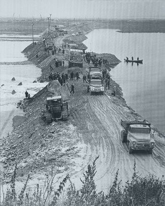 The closure of the Daugava River during the construction of the Riga HPP, 1974