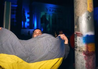 Несмотря на объявленный вернувшимися украинскими властями комендантский час, жители Херсона до ночи праздновали освобождение города