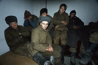 Российские солдаты в плену. Грозный. Январь 1995-го
