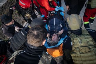 Раненую местную жительницу Запорожья увезли в больницу в тяжелом состоянии