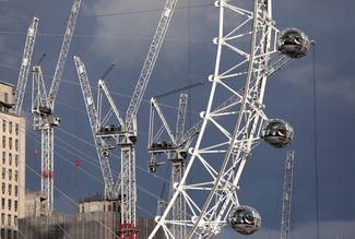Колесо обозрения London Eye было остановлено, люди оказались заперты в кабинках в течение часа