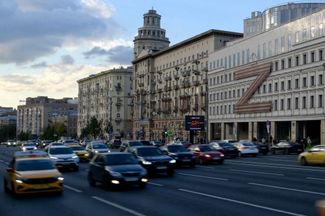 Символ Z на Московском театре Олега Табакова, размещенный по инициативе руководителя площадки — актера Владимира Машкова. 27 сентября 2022 года<br>