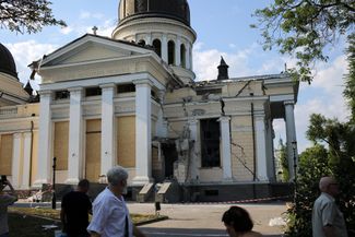 Спасо-Преображенский собор на Соборной площади в Одессе после ракетного обстрела. 23 июля 2023 года