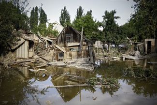 Один из домов в Крымске через три дня после наводнения, 10 июля 2012 года