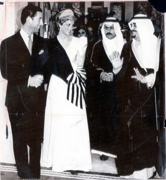 Принц Чарльз, принцесса Диана, король Фахд и крон-принц Абдалла на Канарских островах в ноябре 1986 года.