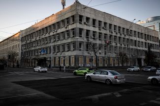 Здание в Киеве, пострадавшее во время обстрела 10 октября