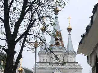 Купола Святогорской лавры после обстрела. 20 апреля 2022 года