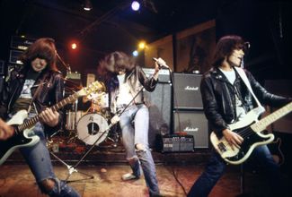 Концерт Ramones в нью-йоркском клубе CBGB. 1976 год