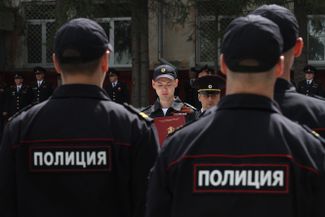 Церемония приведения к присяге в центре профессиональной подготовки новосибирского МВД, май 2015 года
