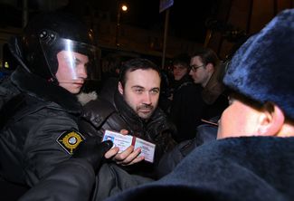Илья Пономарев на митинге против злоупотреблений на выборах. Триумфальная площадь, 6 декабря 2011 года