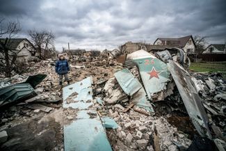 Российский истребитель Су-34, сбитый украинскими силами ПВО под Черниговом