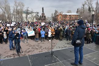 A protest in Irkutsk against the bottling facility in Kultuk, March 2019