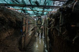 Траншея украинских военных на передовой в Донецкой области