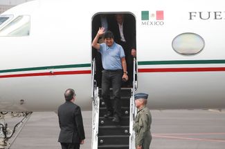 Эво Моралес в аэропорту Мехико 12 ноября