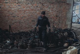 Украинский механик ищет запчасти для ремонта