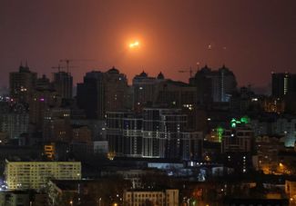 Над Киевом, сообщала городская военная администрация, средства ПВО сбили 10 ракет