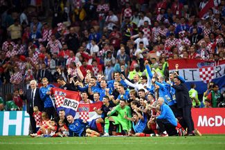 Сборная Хорватии празднует выход в финал чемпионата мира, 11 июля 2018 года