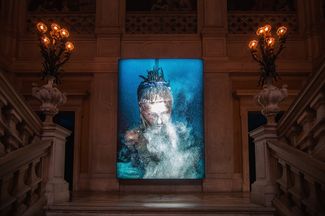 Инсталляция на выставке «Сокровища затонувшего корабля „Невероятный“»