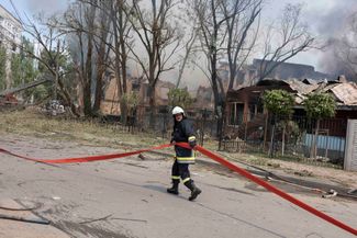 Пожарные на месте взрыва в Днепре