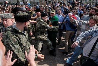 Столкновения с участием людей в форме казаков на акции 5 мая 2018 года