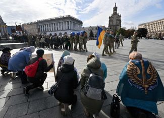 Панихида по погибшему солдату на майдане Незалежности в Киеве, 16 октября 2023 года