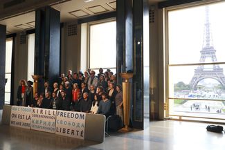 Акция в поддержку арестованного режиссера Кирилла Серебренникова прошла в Париже 10 сентября 2017 года. В ней приняли участие около сорока деятелей культуры, они держали в руках плакаты с надписями: «Мы с тобой, Кирилл Серебренников. Свобода!»