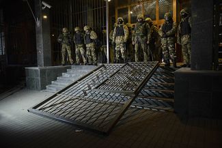 Усиленная охрана рядом с офисом „Укрнафты“. Киев, 22 марта 2015-го