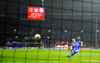 Джон Терри поскальзывается и не забивает решающий пенальти в финале Лиги Чемпионов с «Манчестер Юнайтед» в «Лужниках», 21 мая 2008 года