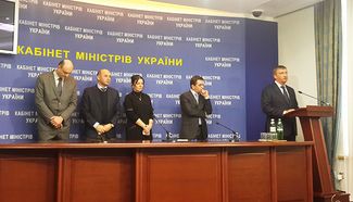 Министр юстиции Украины Павел Петренко представляет своих новых подчиненных — бывших грузинских чиновников
