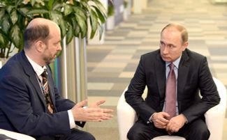 German Klimenko and Vladimir Putin at the “Internet Economy” forum in Moscow. December 22, 2015.