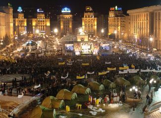 Сторонники Виктора Ющенко на Майдане. 22 ноября 2004 года