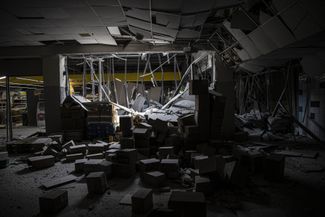 Последствия обстрела супермаркета в Никополе, 11 августа