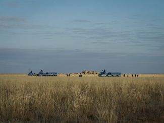Поисково-спасательные машины «Синие птицы» перед приземлением спускаемого аппарата «Союз МС-01». Казахстан, октябрь 2016 года.